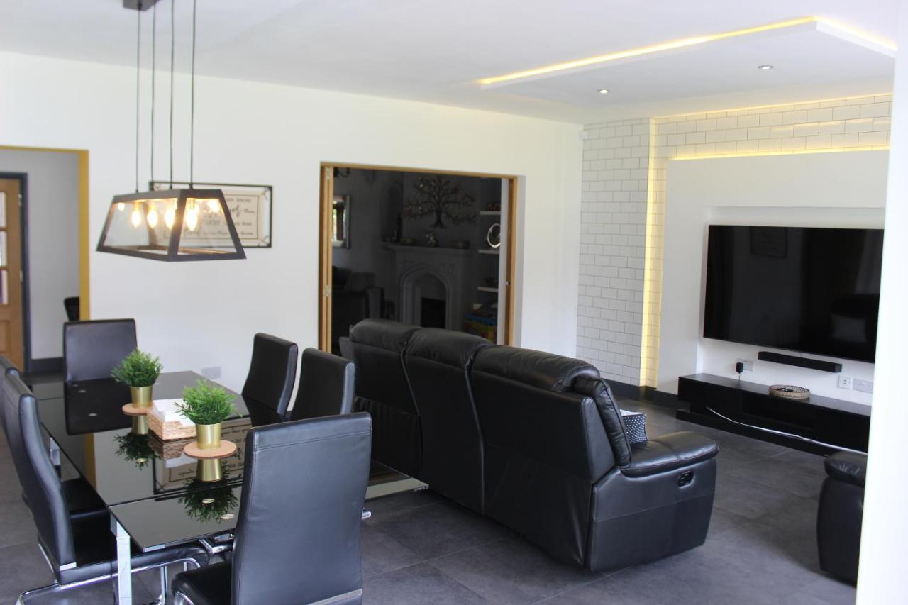 Modern Spacious House - Sleeps 16, Free Parking, Sun Terrace Nuneaton Kültér fotó