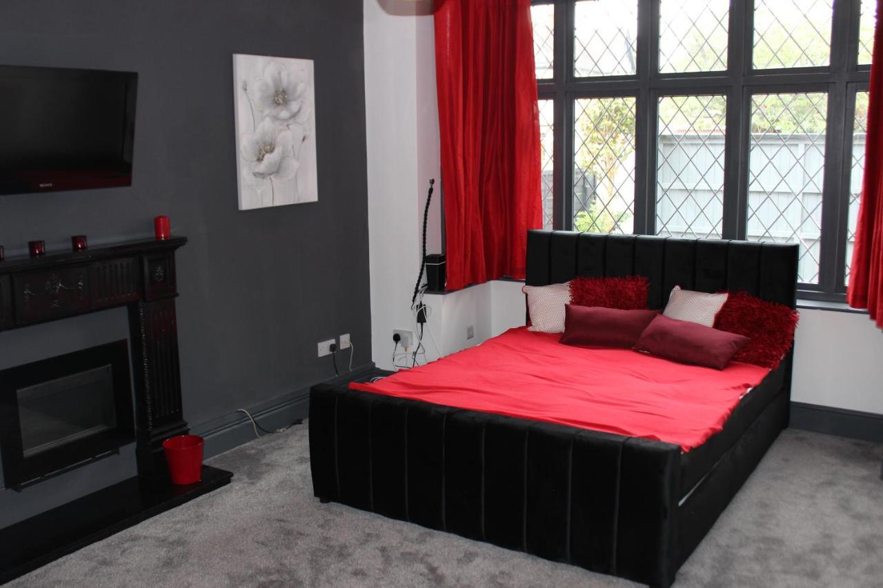 Modern Spacious House - Sleeps 16, Free Parking, Sun Terrace Nuneaton Kültér fotó