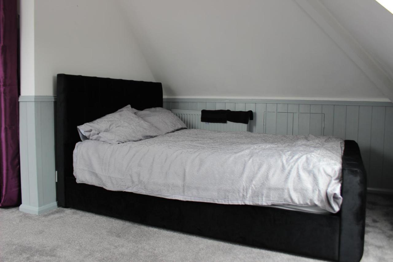 Modern Spacious House - Sleeps 16, Free Parking, Sun Terrace Nuneaton Kültér fotó