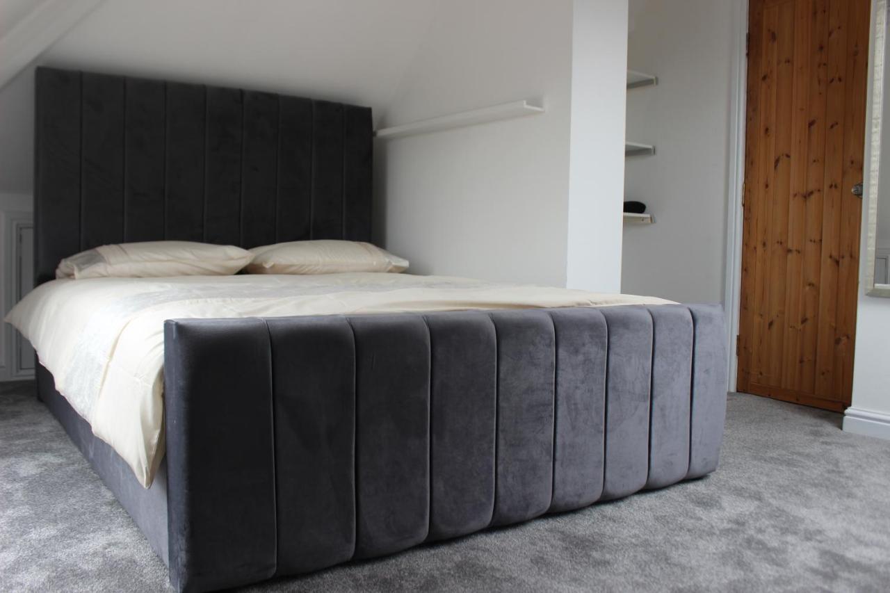 Modern Spacious House - Sleeps 16, Free Parking, Sun Terrace Nuneaton Kültér fotó