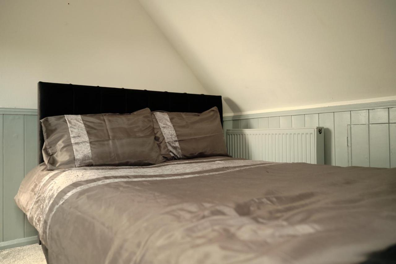 Modern Spacious House - Sleeps 16, Free Parking, Sun Terrace Nuneaton Kültér fotó