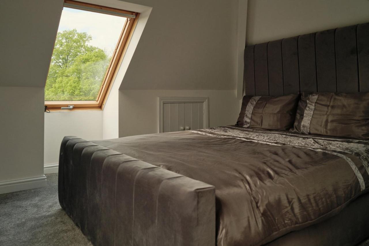 Modern Spacious House - Sleeps 16, Free Parking, Sun Terrace Nuneaton Kültér fotó