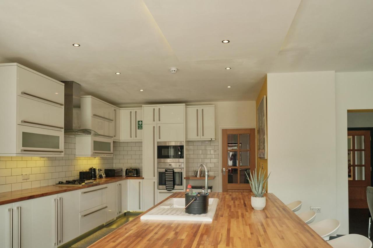 Modern Spacious House - Sleeps 16, Free Parking, Sun Terrace Nuneaton Kültér fotó