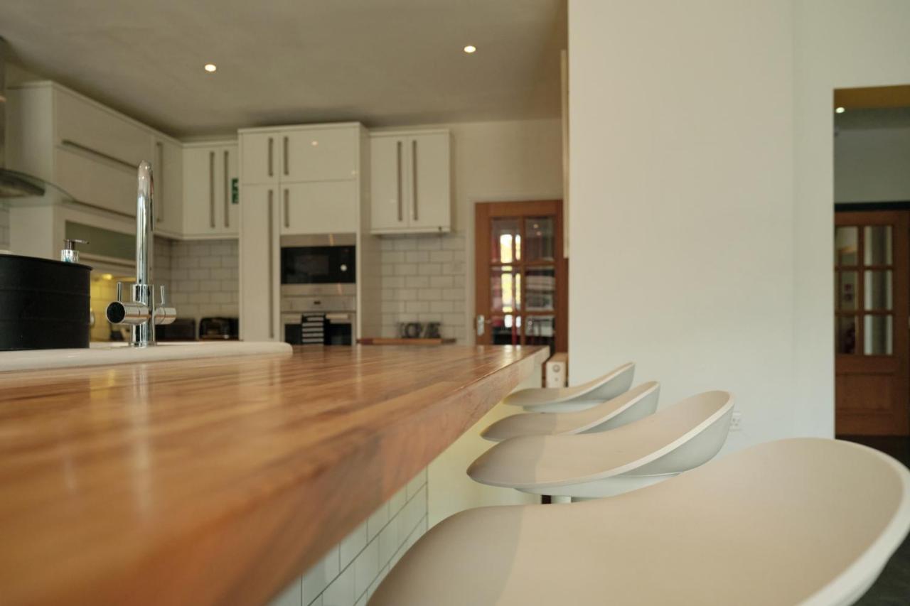 Modern Spacious House - Sleeps 16, Free Parking, Sun Terrace Nuneaton Kültér fotó