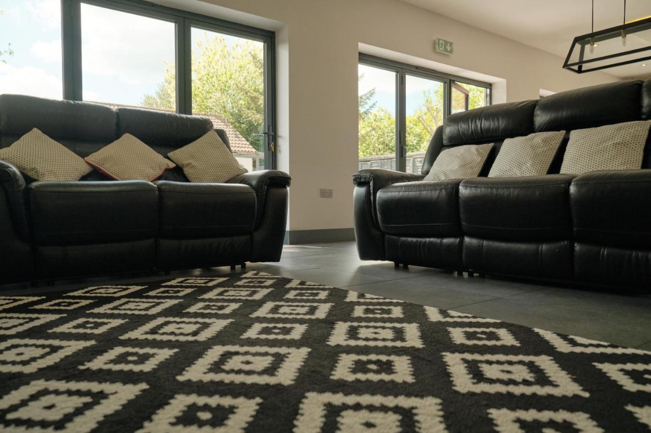 Modern Spacious House - Sleeps 16, Free Parking, Sun Terrace Nuneaton Kültér fotó