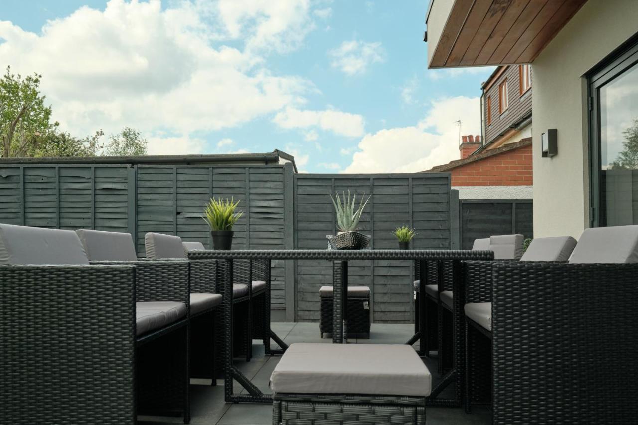 Modern Spacious House - Sleeps 16, Free Parking, Sun Terrace Nuneaton Kültér fotó
