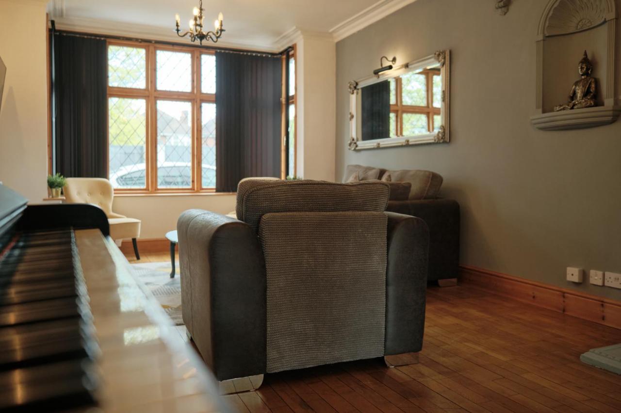 Modern Spacious House - Sleeps 16, Free Parking, Sun Terrace Nuneaton Kültér fotó