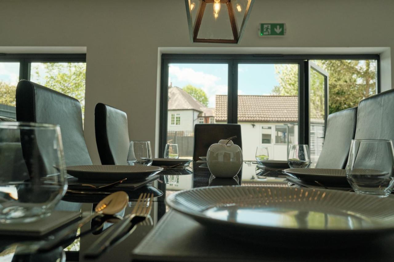 Modern Spacious House - Sleeps 16, Free Parking, Sun Terrace Nuneaton Kültér fotó