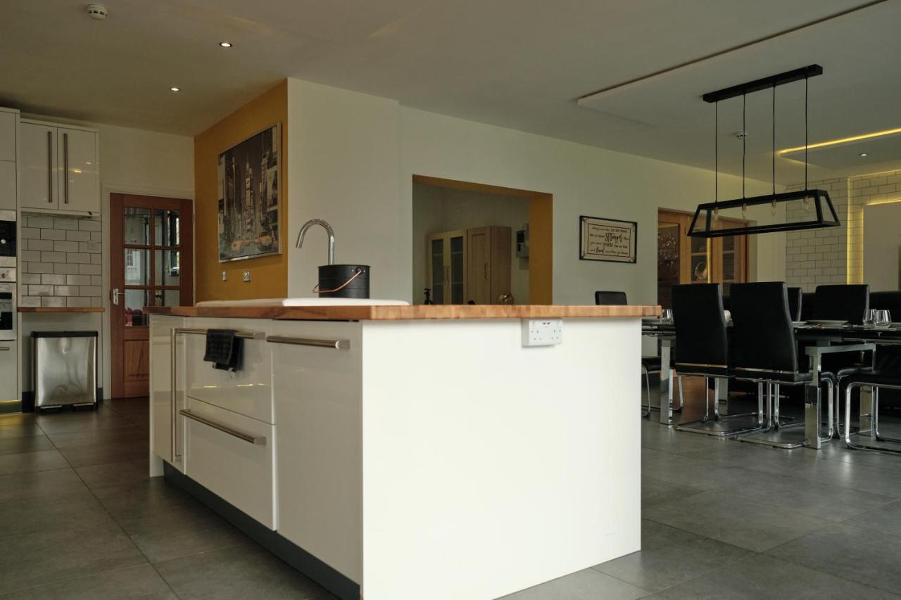 Modern Spacious House - Sleeps 16, Free Parking, Sun Terrace Nuneaton Kültér fotó