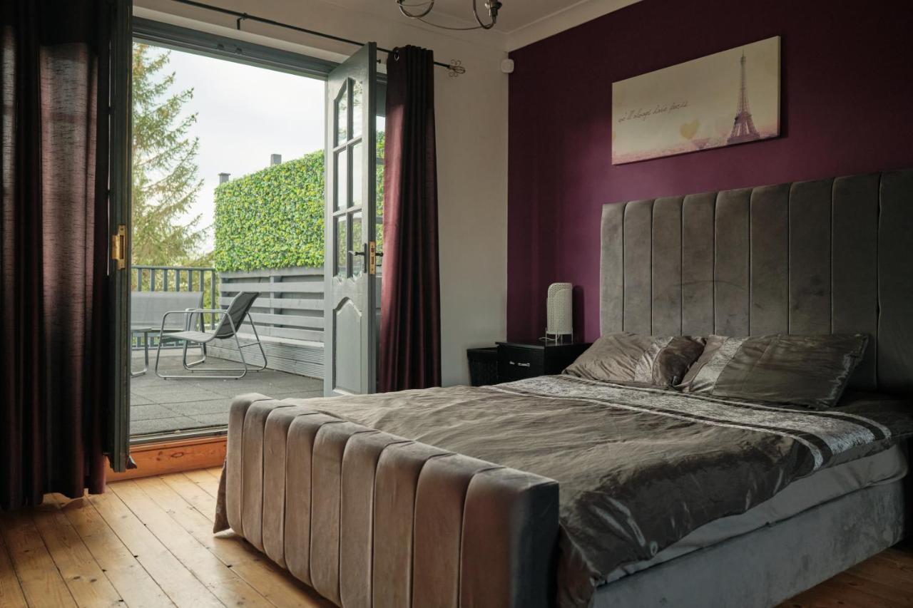 Modern Spacious House - Sleeps 16, Free Parking, Sun Terrace Nuneaton Kültér fotó