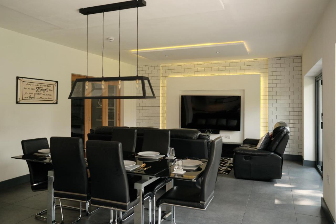 Modern Spacious House - Sleeps 16, Free Parking, Sun Terrace Nuneaton Kültér fotó