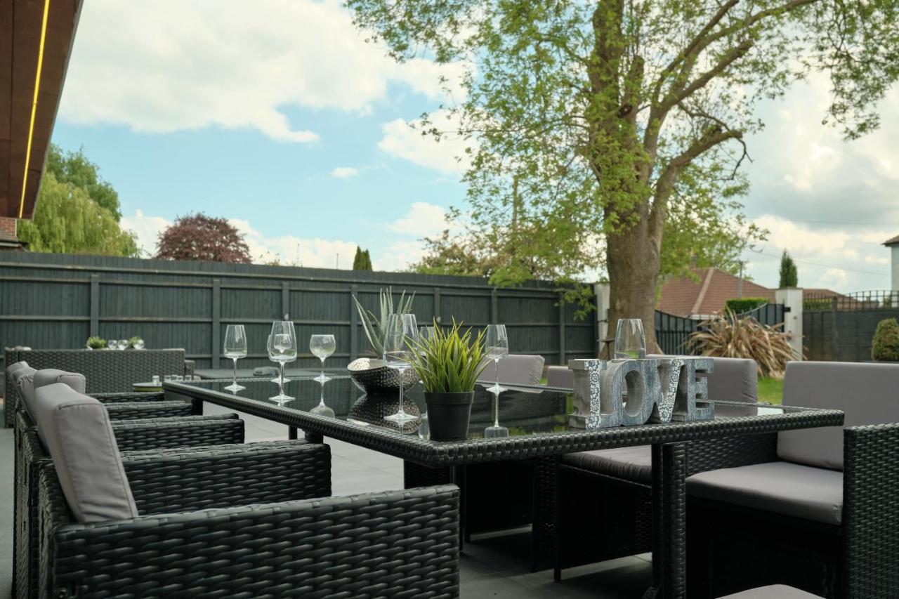 Modern Spacious House - Sleeps 16, Free Parking, Sun Terrace Nuneaton Kültér fotó
