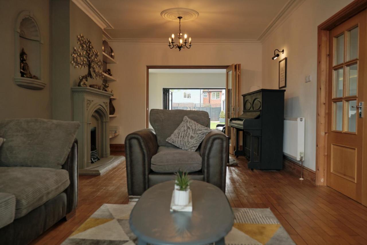 Modern Spacious House - Sleeps 16, Free Parking, Sun Terrace Nuneaton Kültér fotó