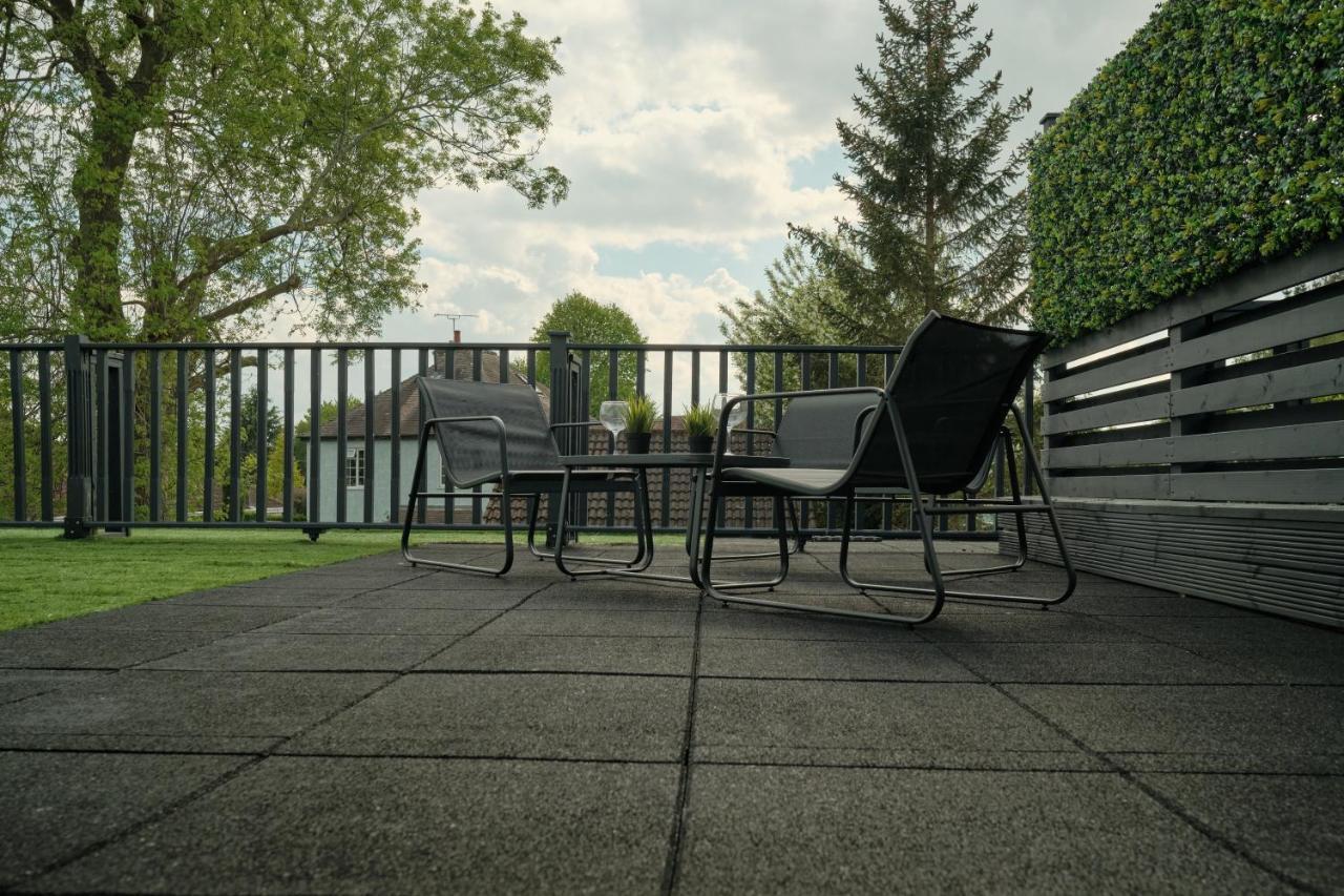 Modern Spacious House - Sleeps 16, Free Parking, Sun Terrace Nuneaton Kültér fotó
