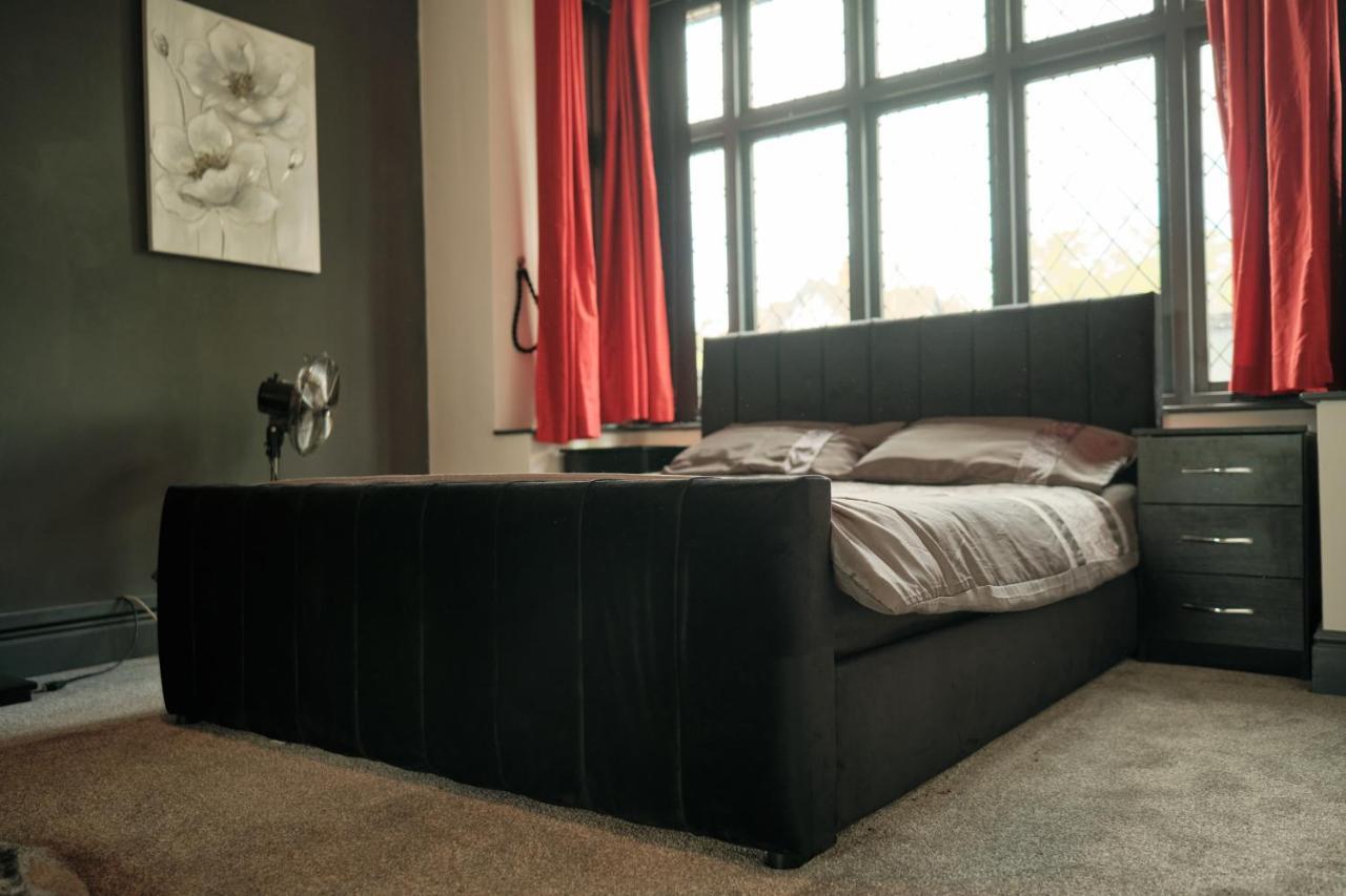 Modern Spacious House - Sleeps 16, Free Parking, Sun Terrace Nuneaton Kültér fotó