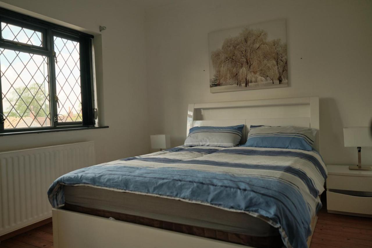 Modern Spacious House - Sleeps 16, Free Parking, Sun Terrace Nuneaton Kültér fotó